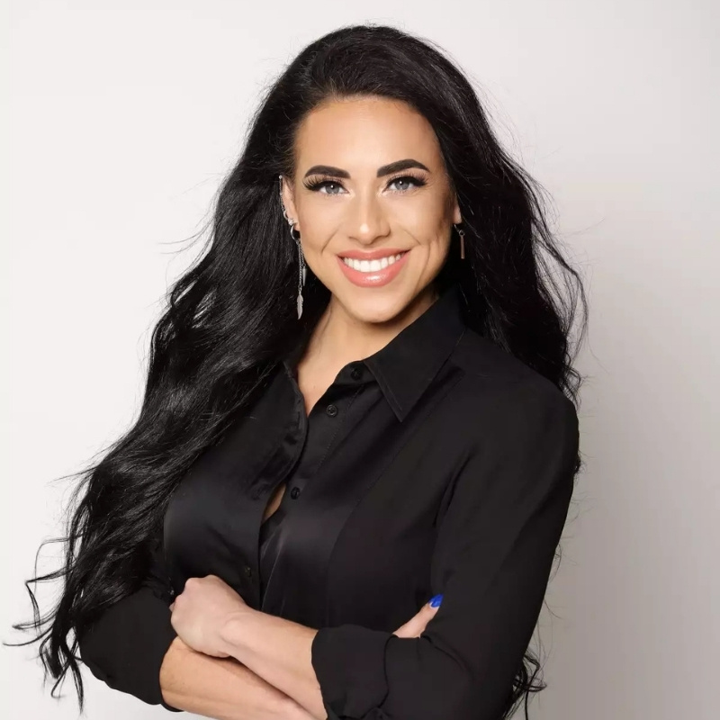 Coral Mujaes, fundadora de empresas con más de 3 millones USD en ventas anuales.